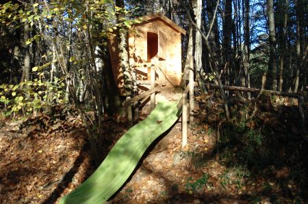 Le puit et le barbecue de Nadine et Georges MACARY à Concèze  Etang privé de 0,90 ha pour la pêche situé a moins d'un km du gîte de Leycuras