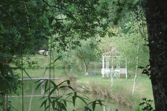 L'étang de Nadine et Georges MACARY  pour concours de pêche à Concèze. Etang privé de 1 ha pour la pêche situé a moins d'un km du gîte de Leycuras